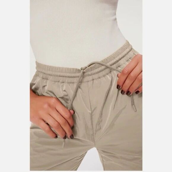 Good American Essential Nylon Track Pants - Picture 3 of 12